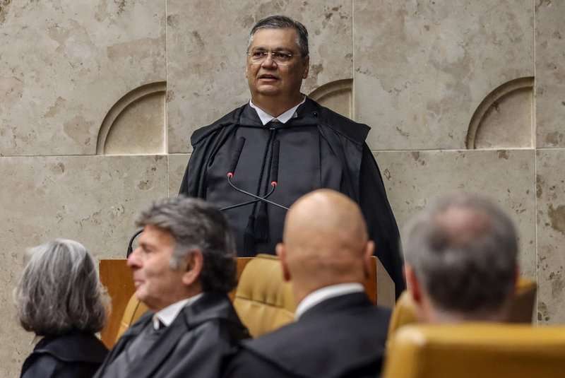 Dino pede vista e suspende queixa de Bolsonaro contra Janones