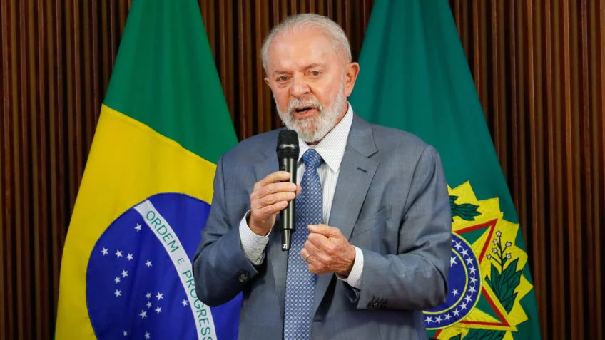 Não foi só chuva, pessoas não cuidaram das comportas, diz Lula