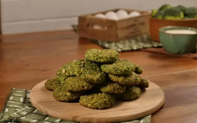 Bolinho de brócolis assado