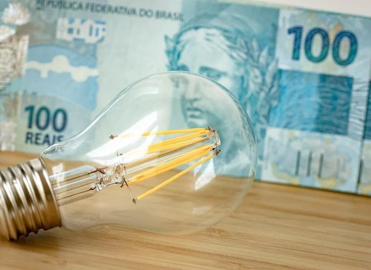 Desde dezembro de 2024, o país vinha operando sob a bandeira verde, refletindo boas condições para a produção de energia elétrica
