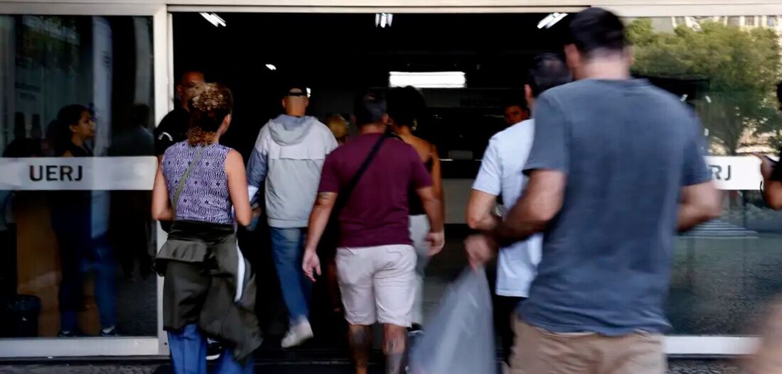 Com a Portaria nº 3.114 publicada em edição extra do Diário Oficial da União de sexta-feira (25), 16 órgãos e entidades federais poderão iniciar a nomeação dos candidatos aprovados