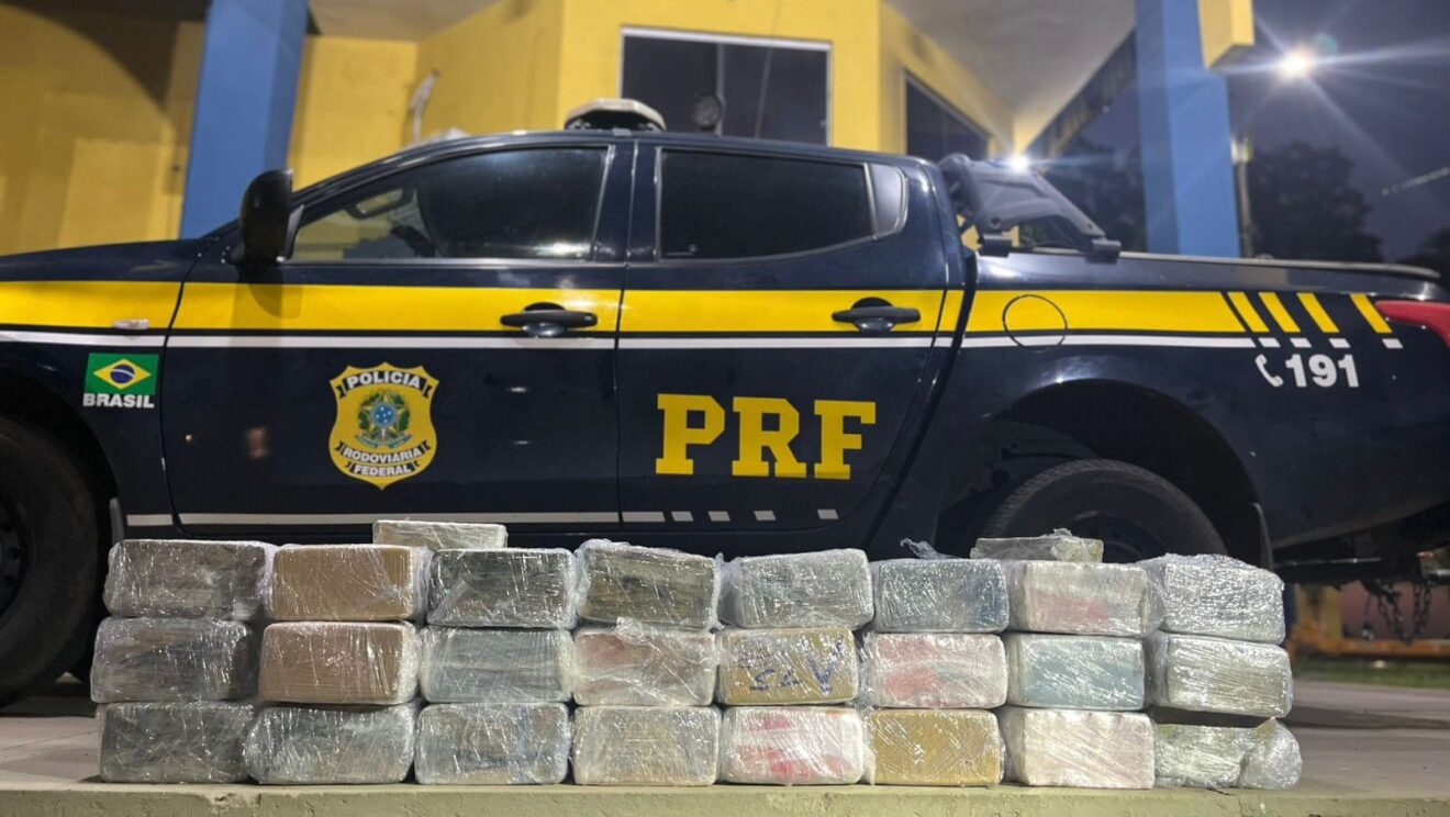 A PRF apreendeu 240 (duzentos e quarenta) tabletes de substância análoga à pasta de cocaína e R$ 154.963,00