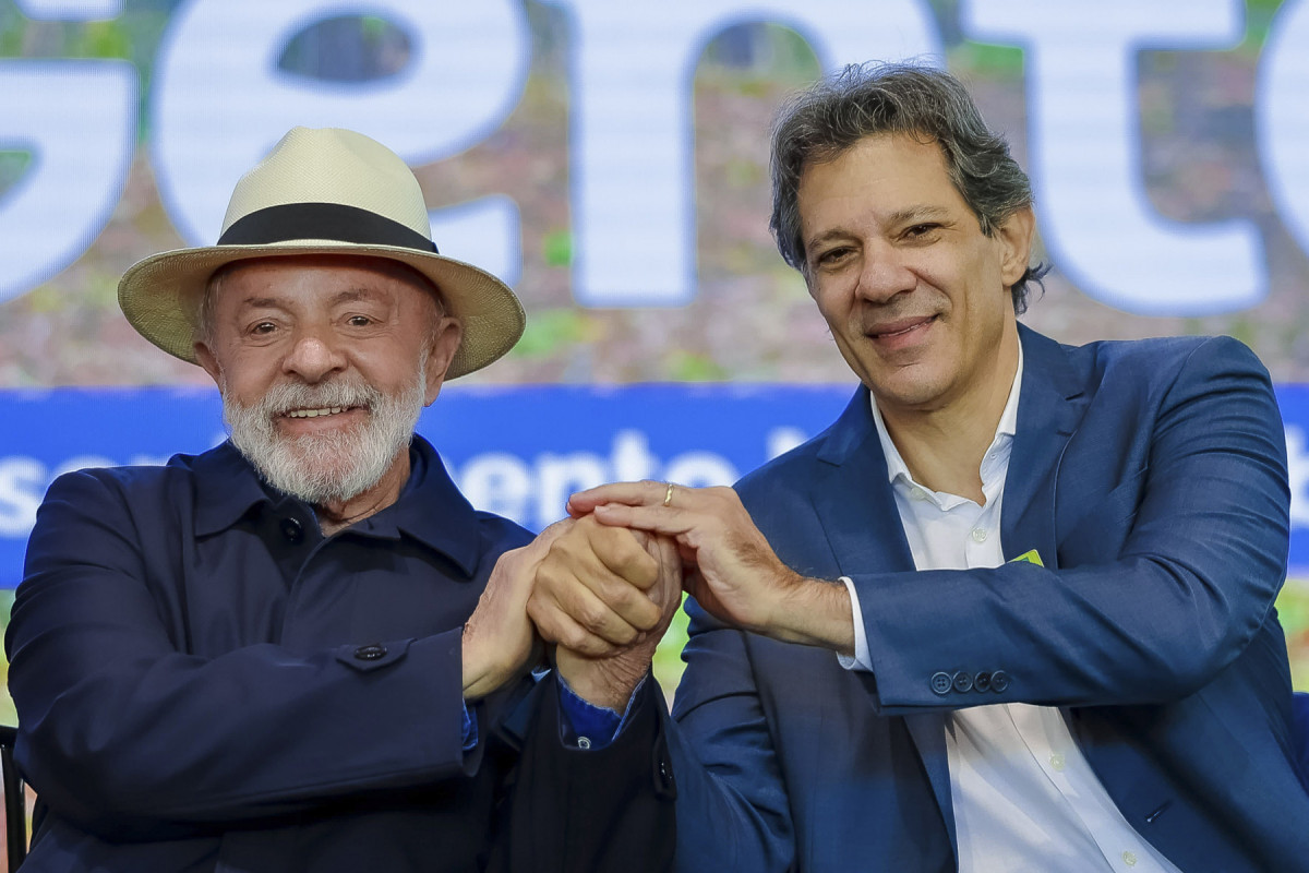 O ministro da Fazenda, Fernando Haddad disse na quinta-feira (29), que o presidente da República, Luiz Inácio Lula da Silva (PT), traz “estabilidade emocional ao país”
