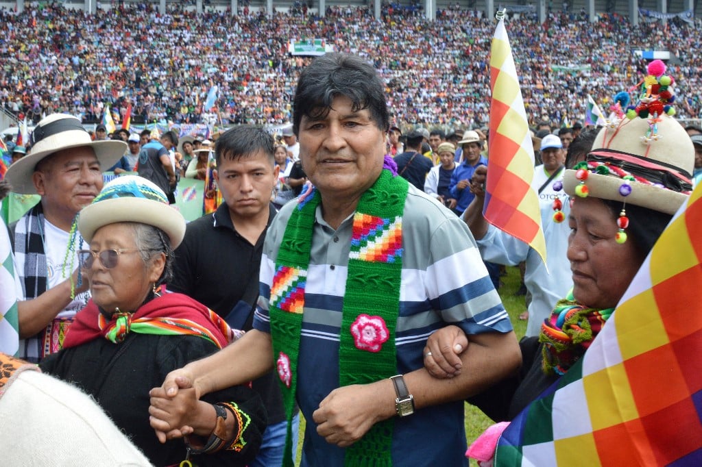 Centenas de apoiadores do ex-presidente da Bolívia, Evo Morales, fizeram uma passeata em La Paz na terça-feira (27) e tentaram registrar à força, no Tribunal Superior Eleitoral (TSE), a candidatura dele à presidência