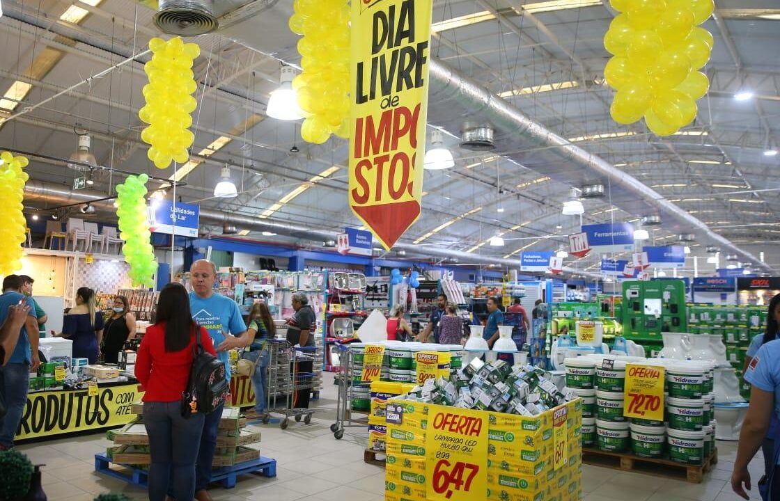 Nesta quinta-feira (29), consumidores de todo o Brasil têm a chance de economizar no Dia Livre de Impostos