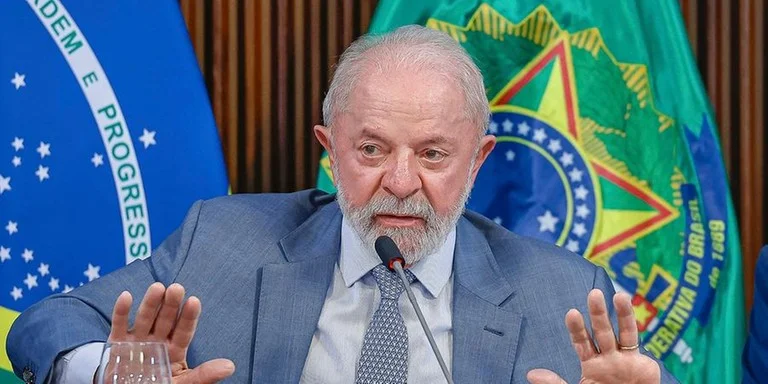 O presidente Lula (PT) assinou uma MP (medida provisória) para reformar o setor elétrico e ampliar a isenção do pagamento da conta de luz para até 60 milhões de brasileiros.