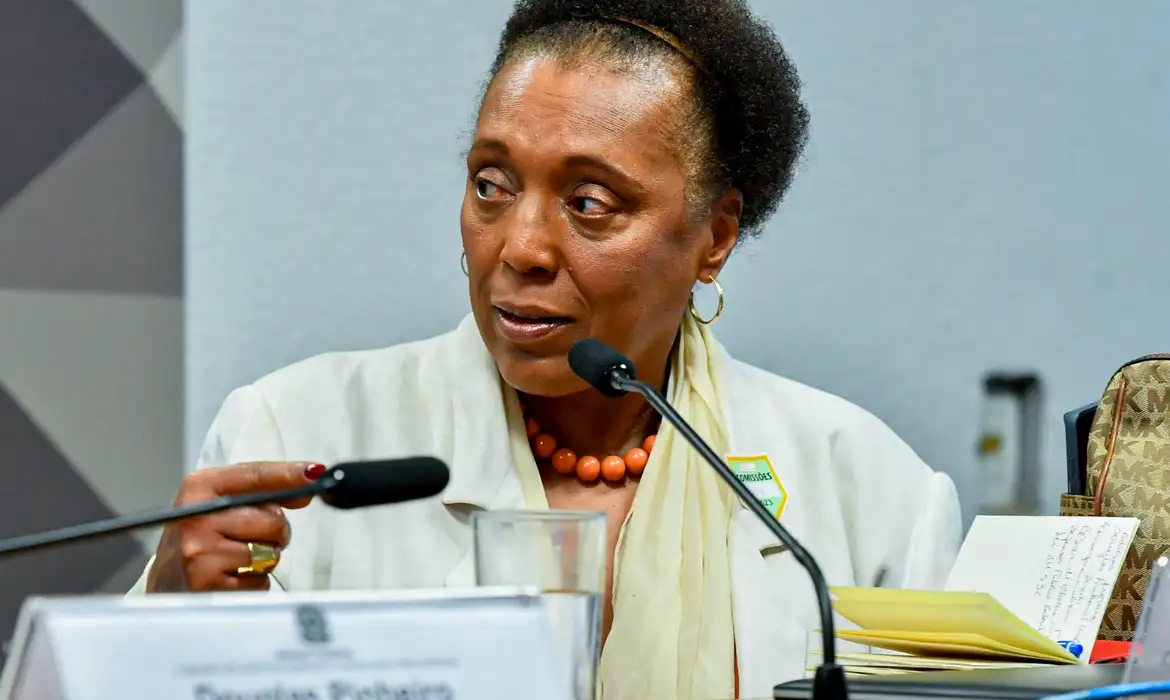 O caso teria acontecido no momento em que Vera Lúcia teria sido barrada na entrada de um seminário realizado na semana passada em Brasília.