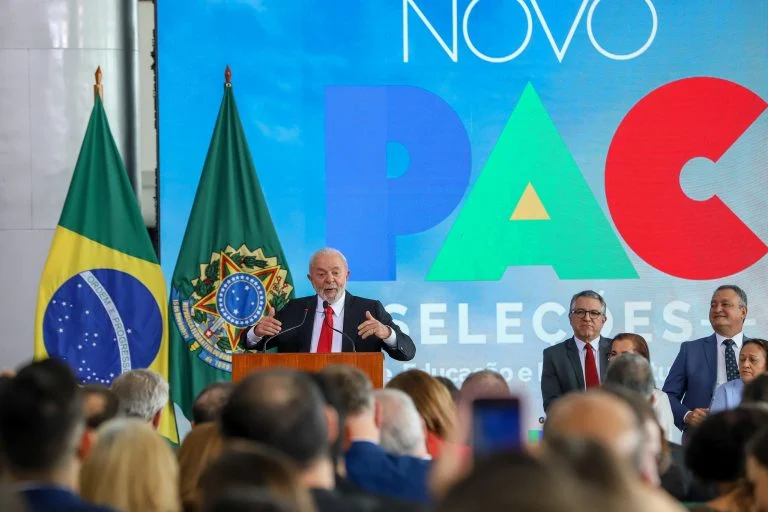 O secretário-executivo do Ministério da Fazenda, Dario Durigan, defendeu na manhã desta segunda-feira (5), que os recursos para ressarcimento dos aposentados que foram alvo de fraudes do INSS devam sair dentro dos limites do arcabouço fiscal.