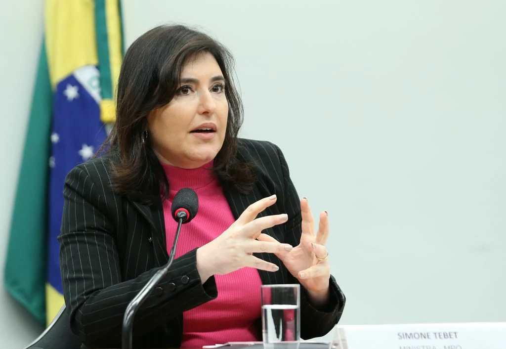 A ministra do Planejamento, Simone Tebet, afirmou que, se precisar, a União irá completar com dinheiro público os recursos para que aconteça o ressarcimento integral a beneficiários do INSS.