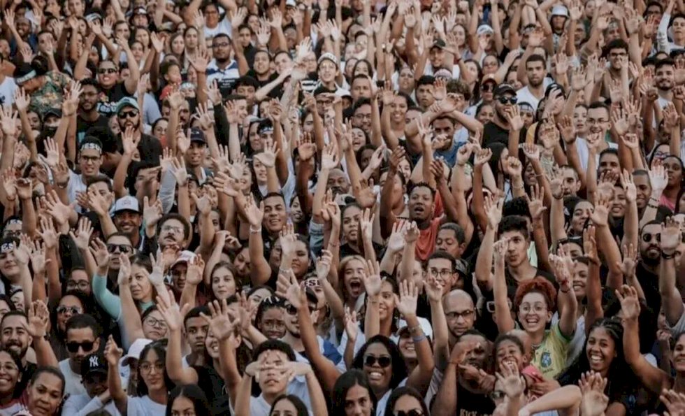 Número de evangélicos bate recorde e já representa 1 em cada 4 brasileiros, revela IBGE