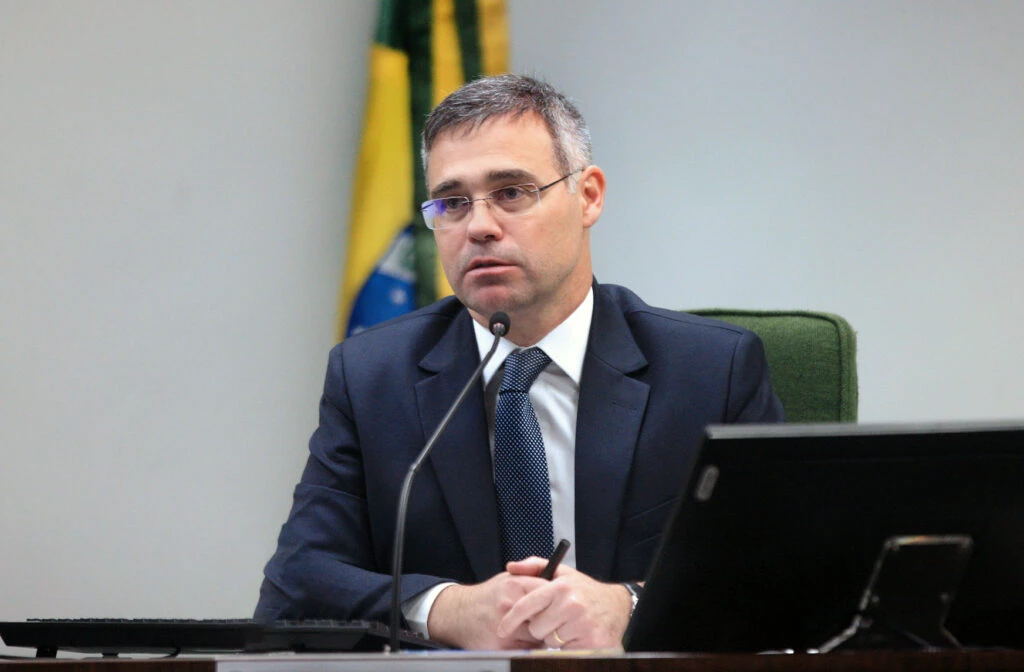 STF: Mendonça vota para proibir remoção ou suspensão de perfis