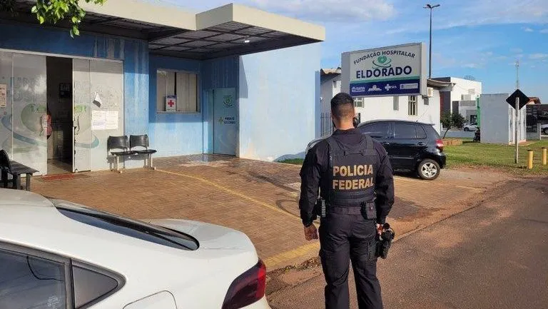 A Polícia Federal deflagrou, na manhã desta quarta-feira (11), a operação “Código 451”, contra uma organização criminosa especializada na falsificação e comercialização de diplomas de ensino superior