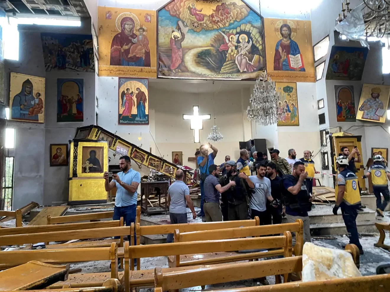 Um ataque suicida à bomba abalou a Igreja Mar Elias no bairro Dweila, nos arredores de Damasco, capital da Síria, no domingo (22)