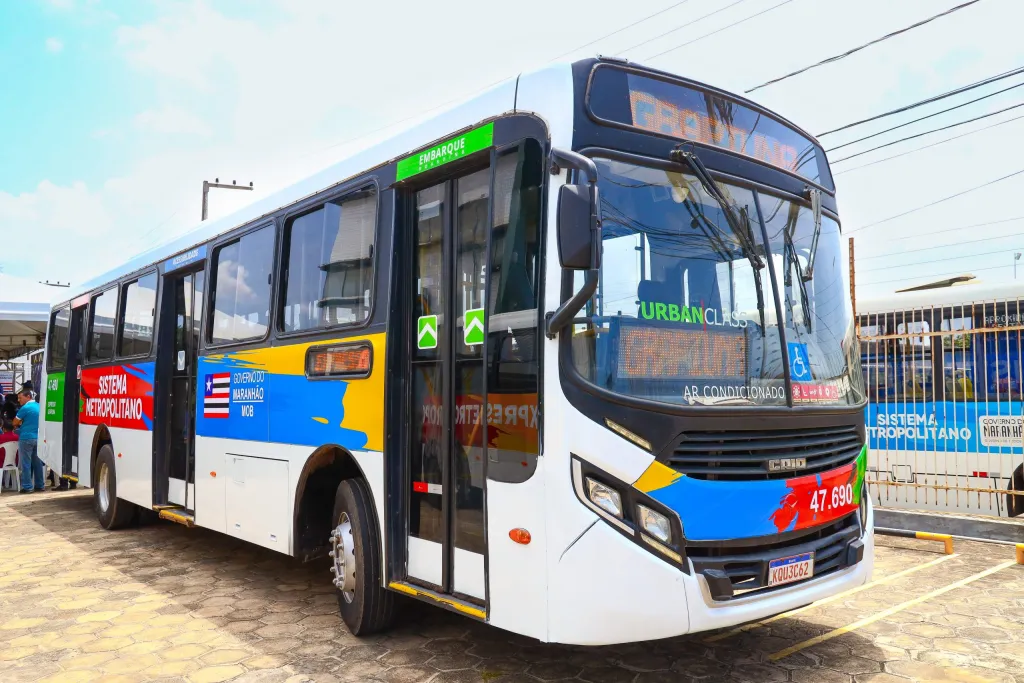 O governador do Maranhão, Carlos Brandão (PSB), anunciou, na noite de segunda-feira (16), por meio de suas redes sociais, que o transporte semiurbano da Grande Ilha de São Luís será gratuito nesta quinta-feira (19), feriado de Corpus Christi.
