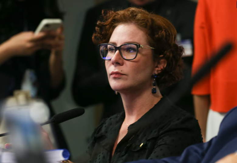O ministro Alexandre de Moraes, do Supremo Tribunal Federal (STF), decretou a prisão preventiva da deputada federal Carla Zambelli (PL-SP).
