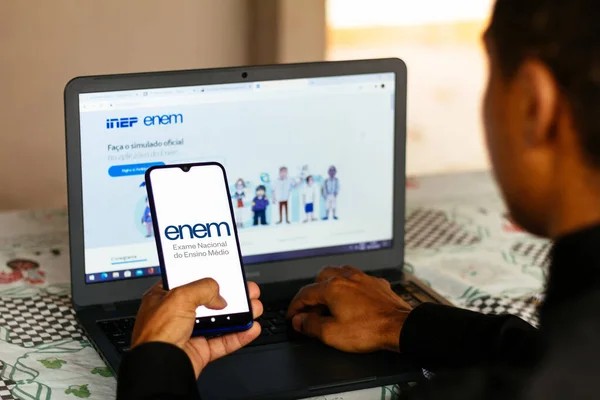 O Ministério da Educação (MEC) ampliou o prazo para o pagamento da taxa de inscrição do Exame Nacional do Ensino Médio (Enem). Com isso, os candidatos terão até o dia 27 de junho para fazer o pagamento.