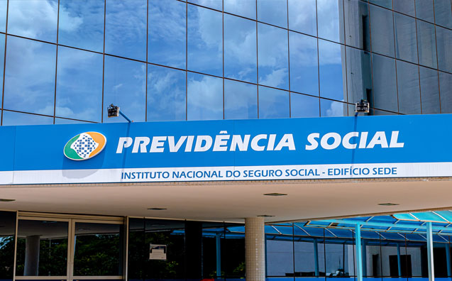 A Advocacia-Geral da União apresentou ao Supremo Tribunal Federal um pedido para que a Corte suspenda todas as decisões judiciais que vêm condenando o INSS à restituição dos descontos