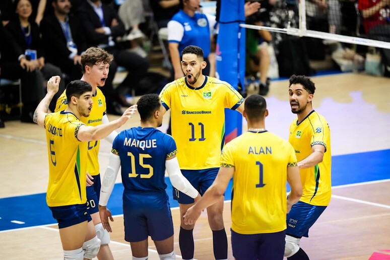 Brasil derrota Argentina e garante vaga na fase final da VNL Masculina