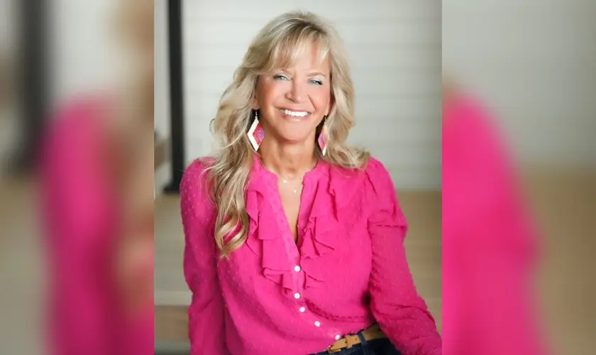 Uma médica testemunhou que passou a crer em Jesus após uma experiência de quase morte do marido e a cura do filho cego nos Estados Unidos.