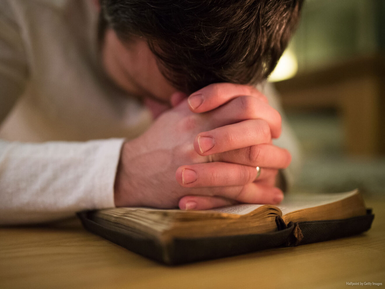 Médico explica como oração é recebida pelo cérebro: ‘Não são só palavras’