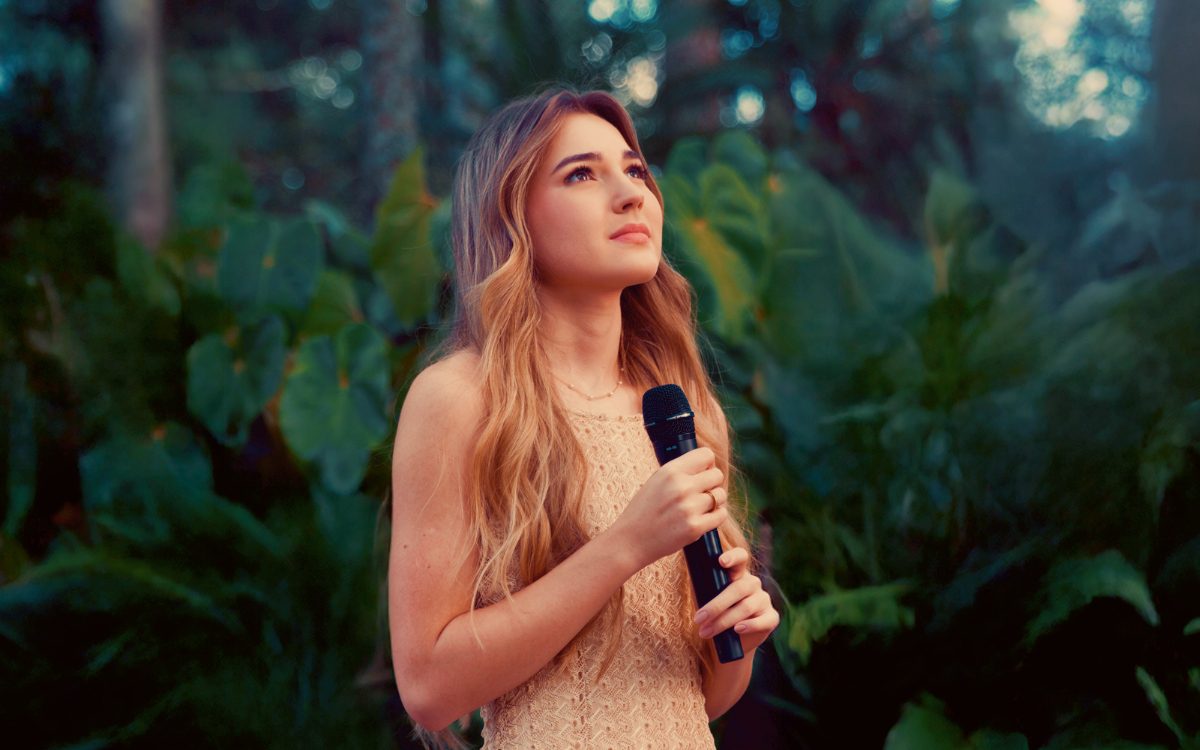 A cantora gospel Esther Durán lança “Derramo Meu Perfume”, a versão em português de um dos maiores sucessos do grupo venezuelano Montesanto, que já acumula mais de 130 milhões de reproduções em espanhol.