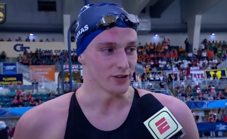 A Universidade da Pensilvânia (UPenn) decidiu banir atletas transgêneros das equipes esportivas femininas, em um acordo firmado no início de julho, com o Departamento de Educação dos EUA.