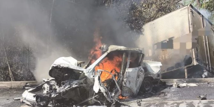 Colisão envolvendo picape, carreta e caminhão deixa dois mortos e um ferido na BR-316