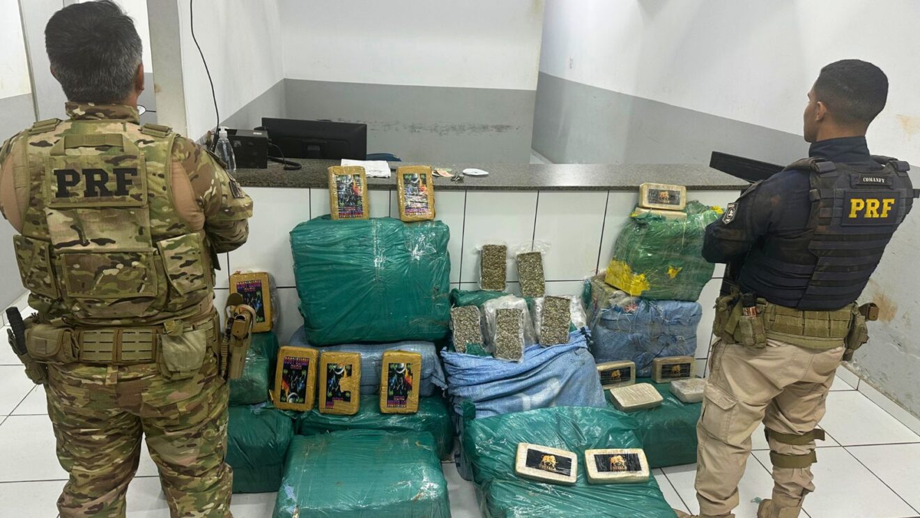 PRF apreende mais de 360 kg de drogas escondidos em carga de milho no Maranhão