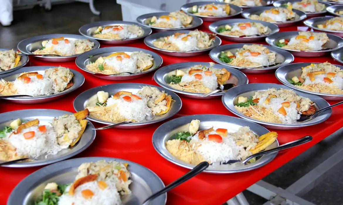 Governo vai comprar perecíveis que iriam para EUA