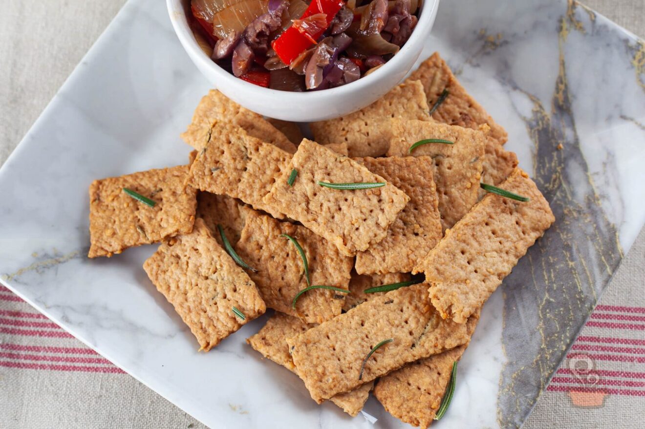 Biscoito de queijo e alecrim