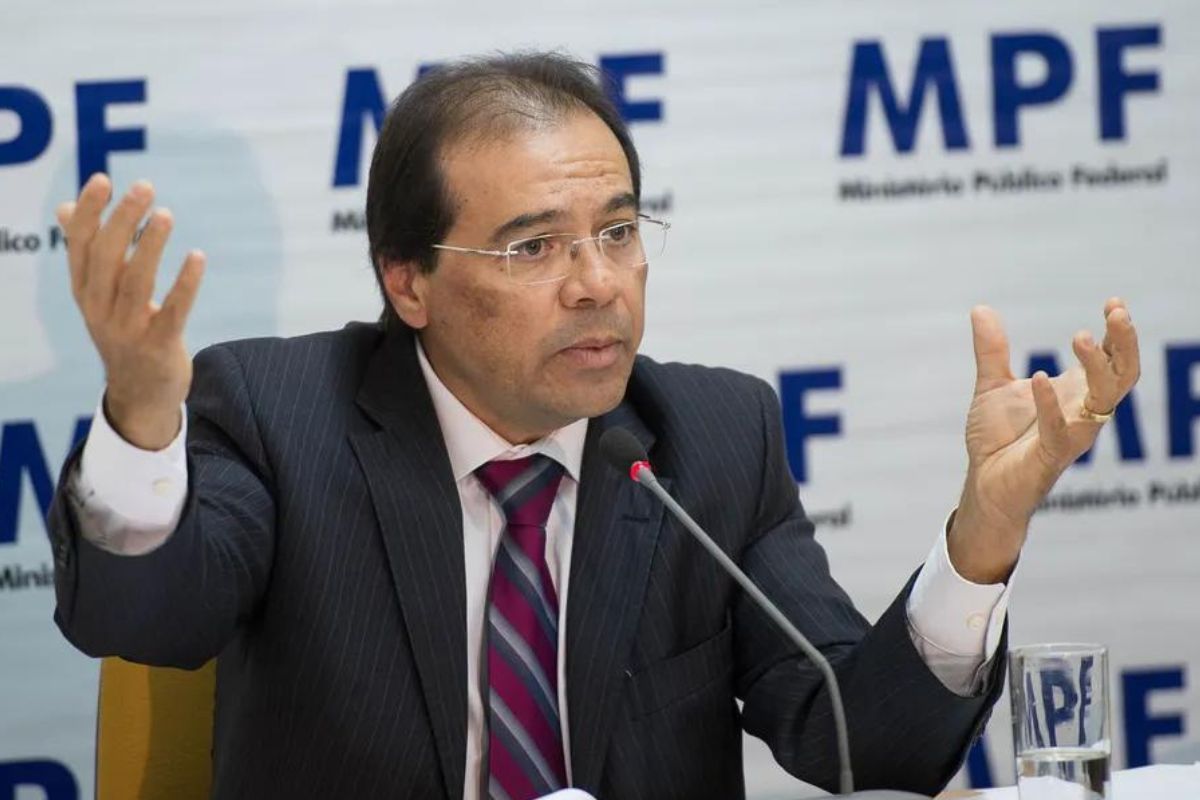 Irmão de Flávio Dino vira alvo da CPMI do INSS