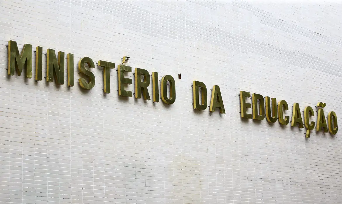 MEC publica autorizações de cursos semipresenciais
