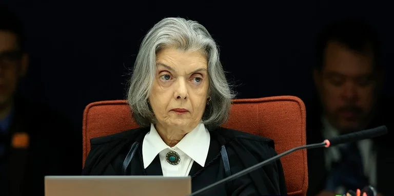 Julgamento de Bolsonaro será retomado na tarde desta quinta-feira