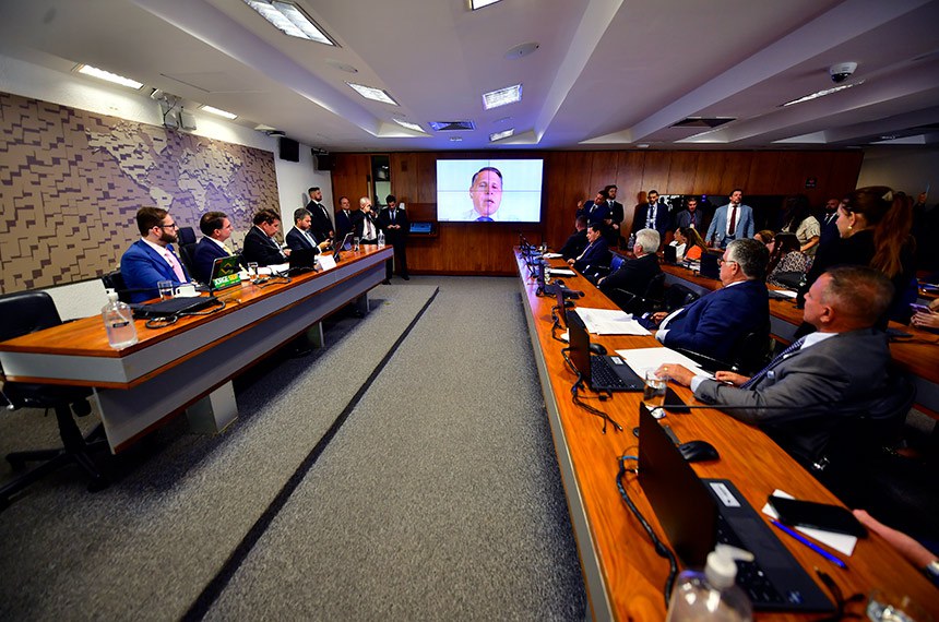 Após fala de Tagliaferro, oposição pede suspensão de julgamento