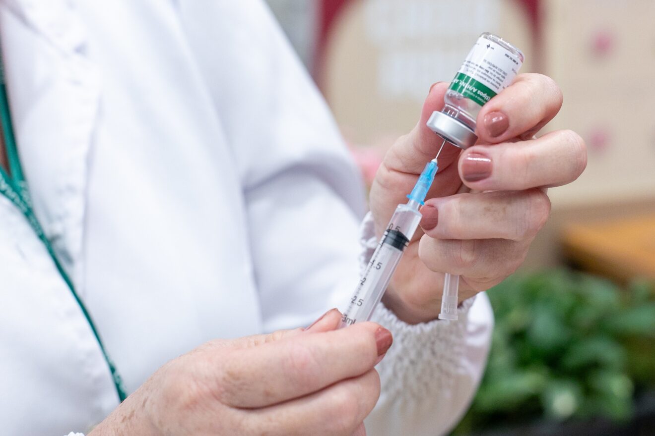 Multivacinação ocorre no Shopping Rua Grande nesta quinta e sexta-feira