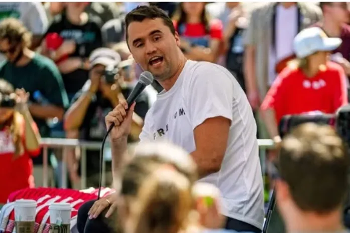 Morre Charlie Kirk, apoiador de Trump baleado em Universidade