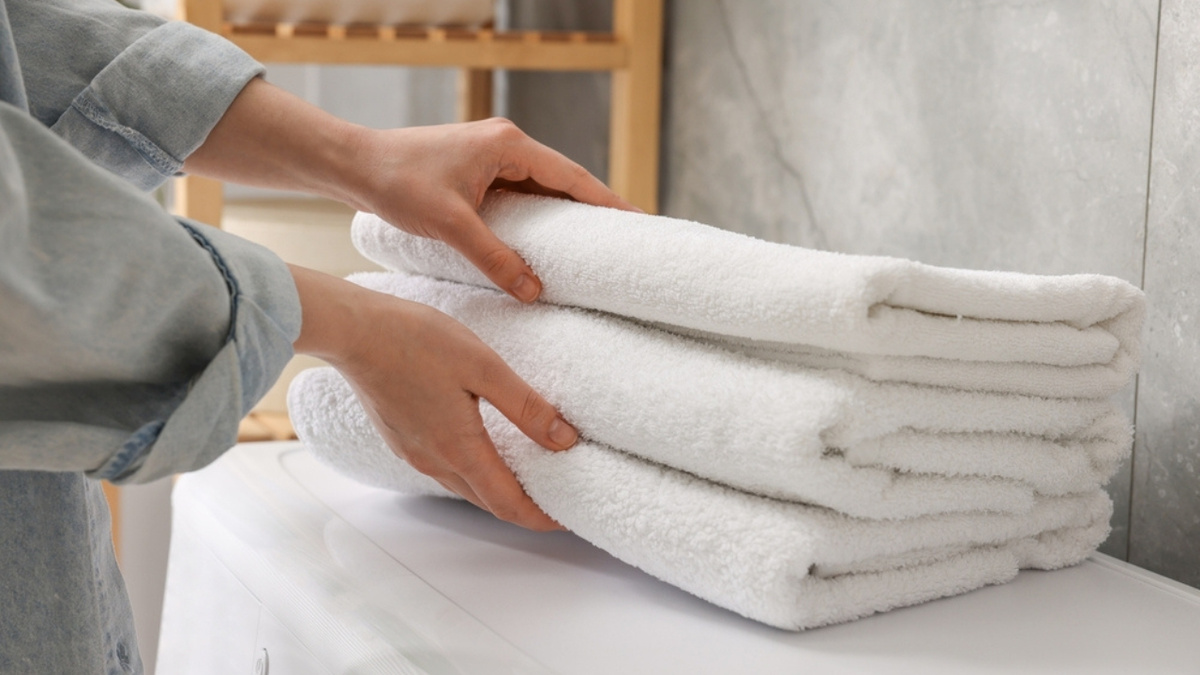 O clareamento caseiro mais poderoso para toalhas brancas encardidas