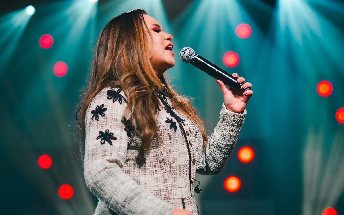 Sarah Farias inicia nova turnê com show gratuito em São Paulo