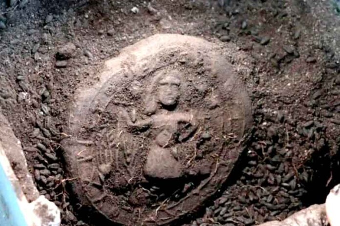 Arqueólogos descobrem pães de 1300 anos com rosto de Jesus