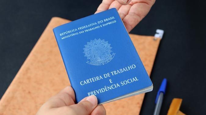 Taxa de desemprego em agosto fica em 5,6% e repete recorde de mínima