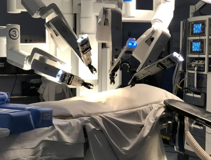 Governo libera que SUS use robô em cirurgia de câncer de próstata