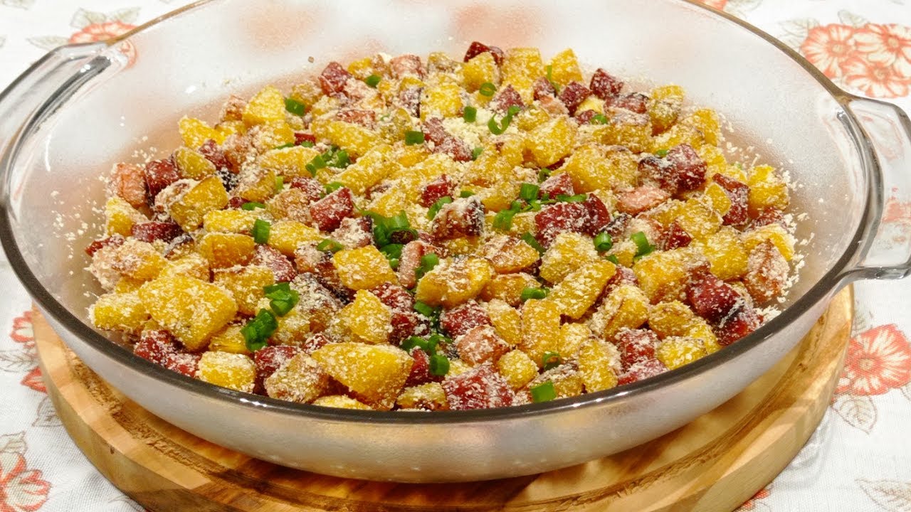 Farofa de banana da terra com bacon