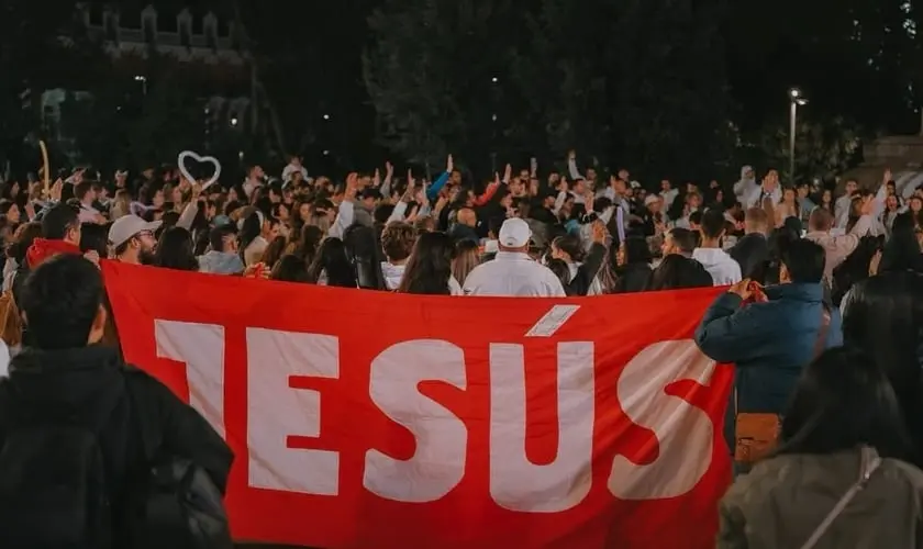 Mais de 1.000 jovens evangelizam em Madri e dezenas aceitam Jesus: “Vivemos um despertar”