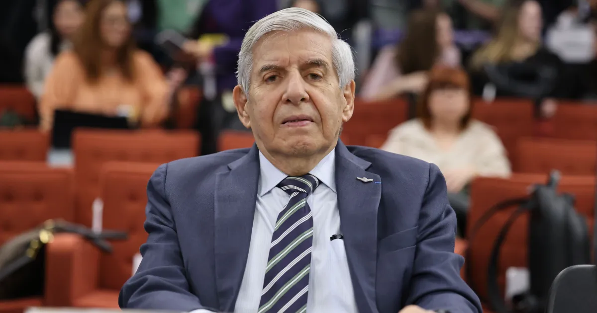 PGR emite parecer favorável à prisão domiciliar de Augusto Heleno