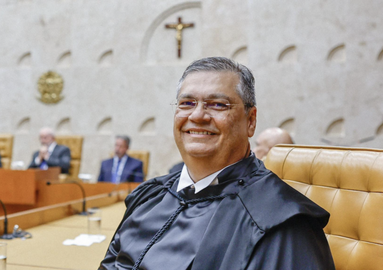 Dino libera mulher de condenado por tráfico em prova de delegada