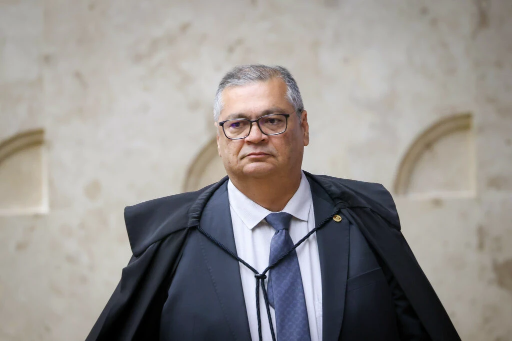 Dino barra trecho de PL que libera emendas do orçamento secreto