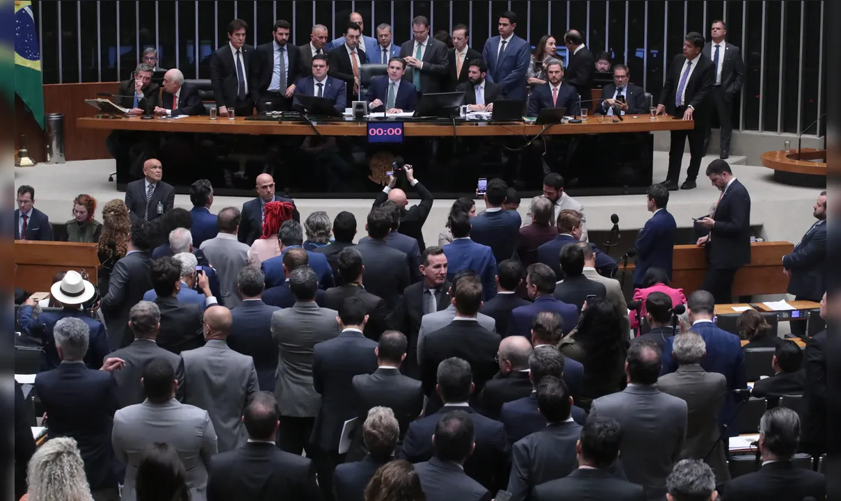 Câmara aprova projeto que reduz pena de condenados pelo 8/1