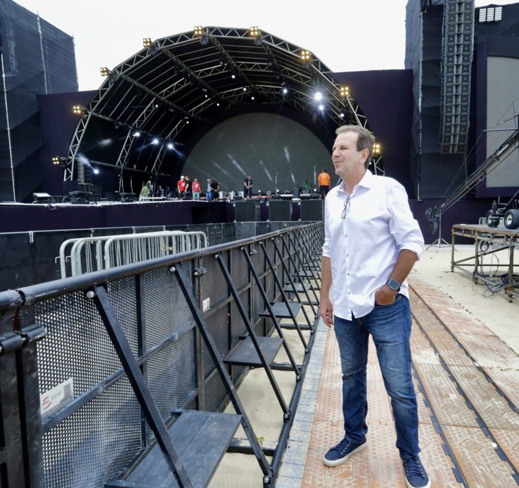 Paes rebate críticas a palco gospel no Réveillon do Rio: “Preconceito”