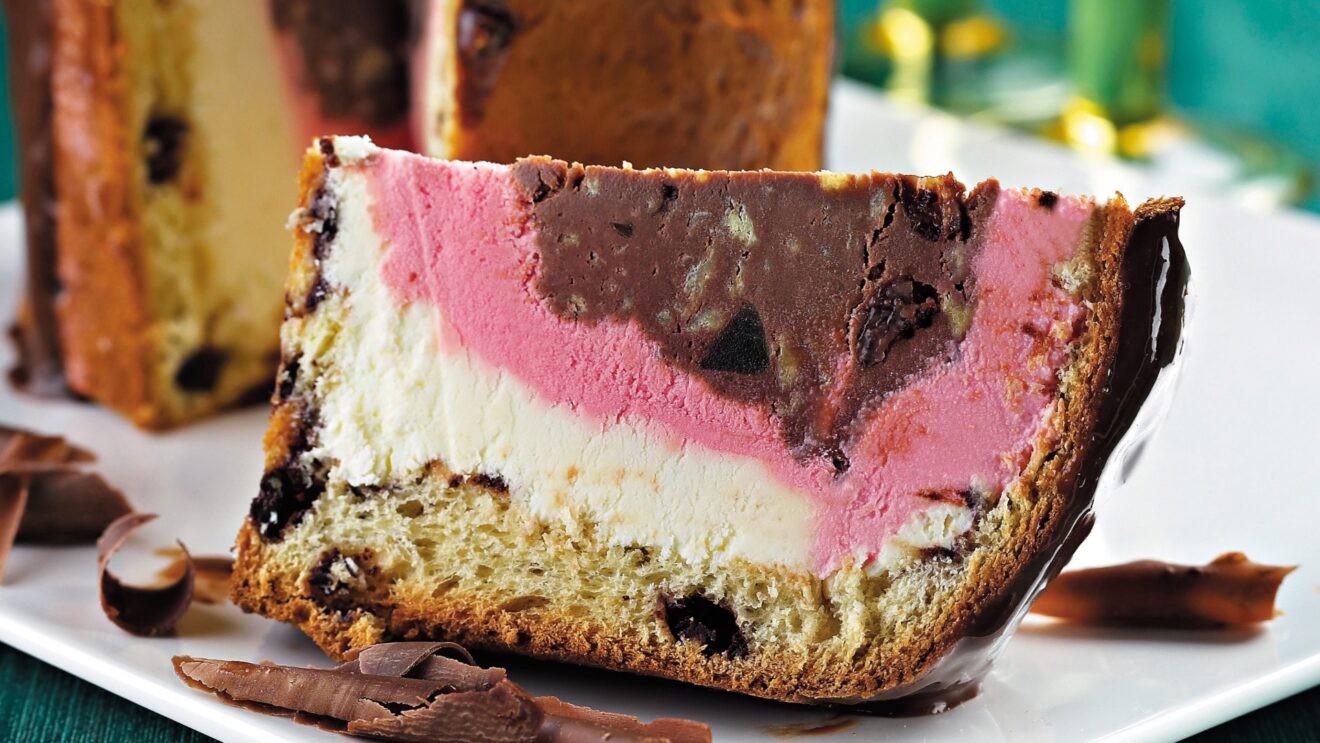 Panetone recheado com sorvete