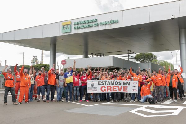Com adesão expressiva, greve na Petrobras tem prisões e unidades paralisadas
